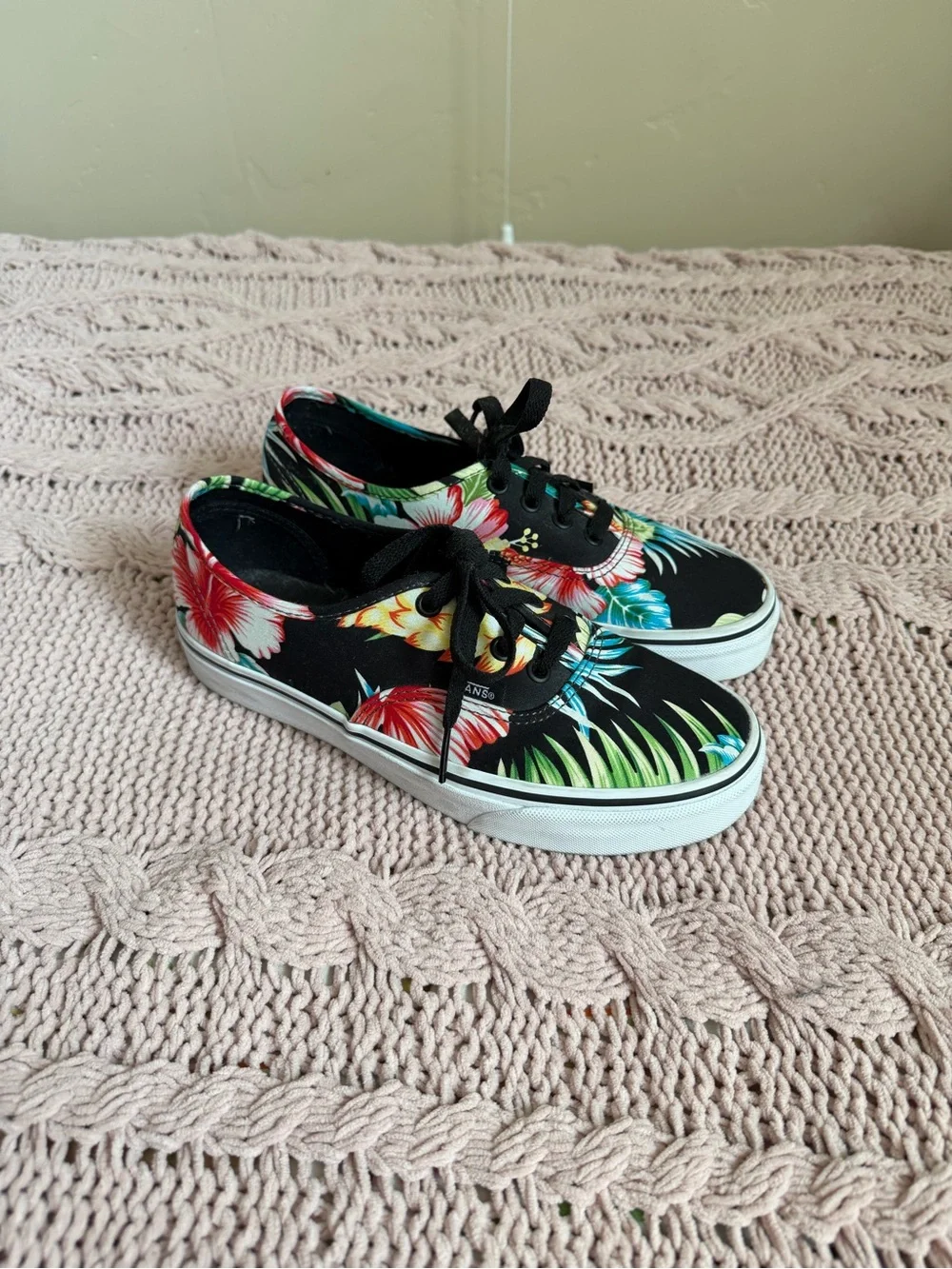 Vans Men’s 5.5 Tropical Print Low Top Sneakers